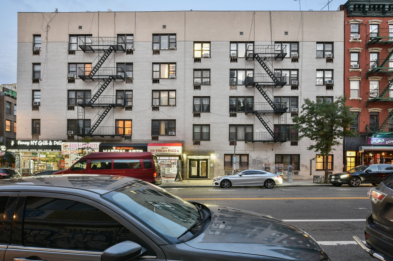 #559: East Village - Queen Bedroom A - 16