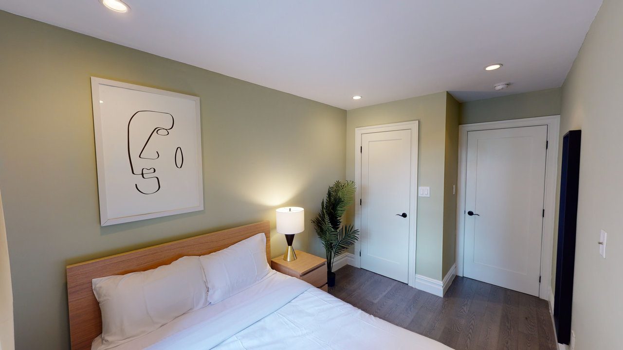 #559: East Village - Queen Bedroom A - 3