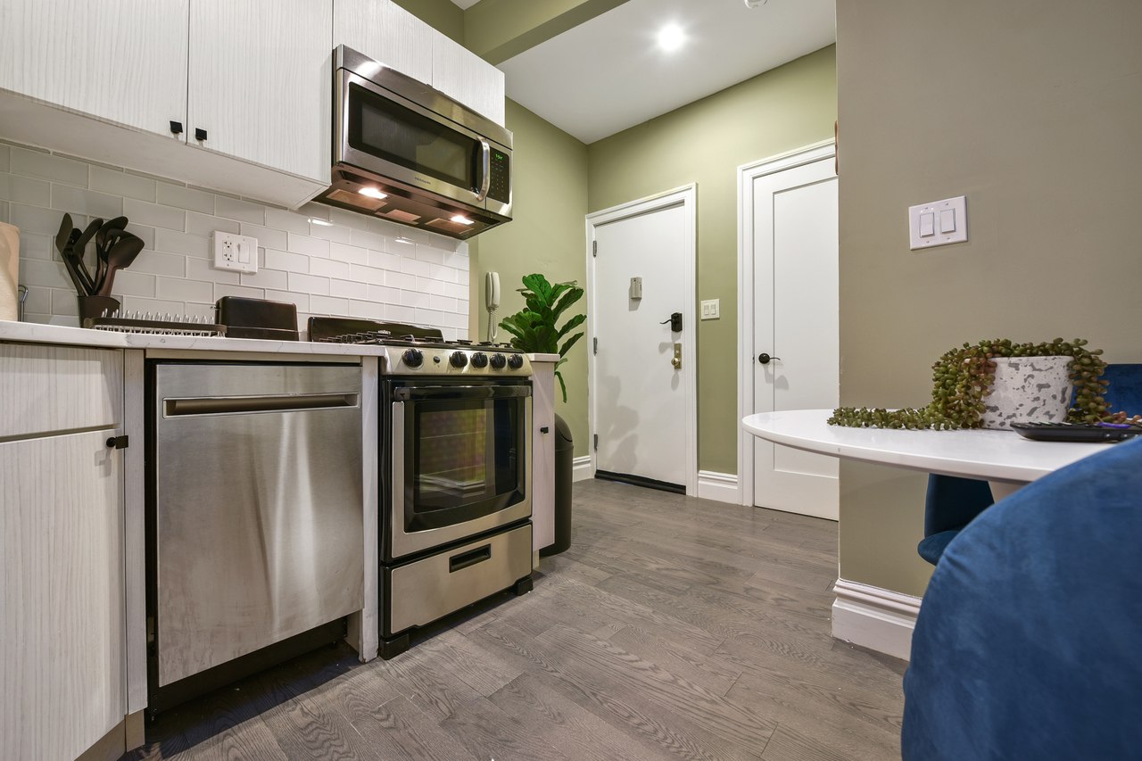  #559: East Village - Queen Bedroom A  -  #559: East Village  - Gallery -  12