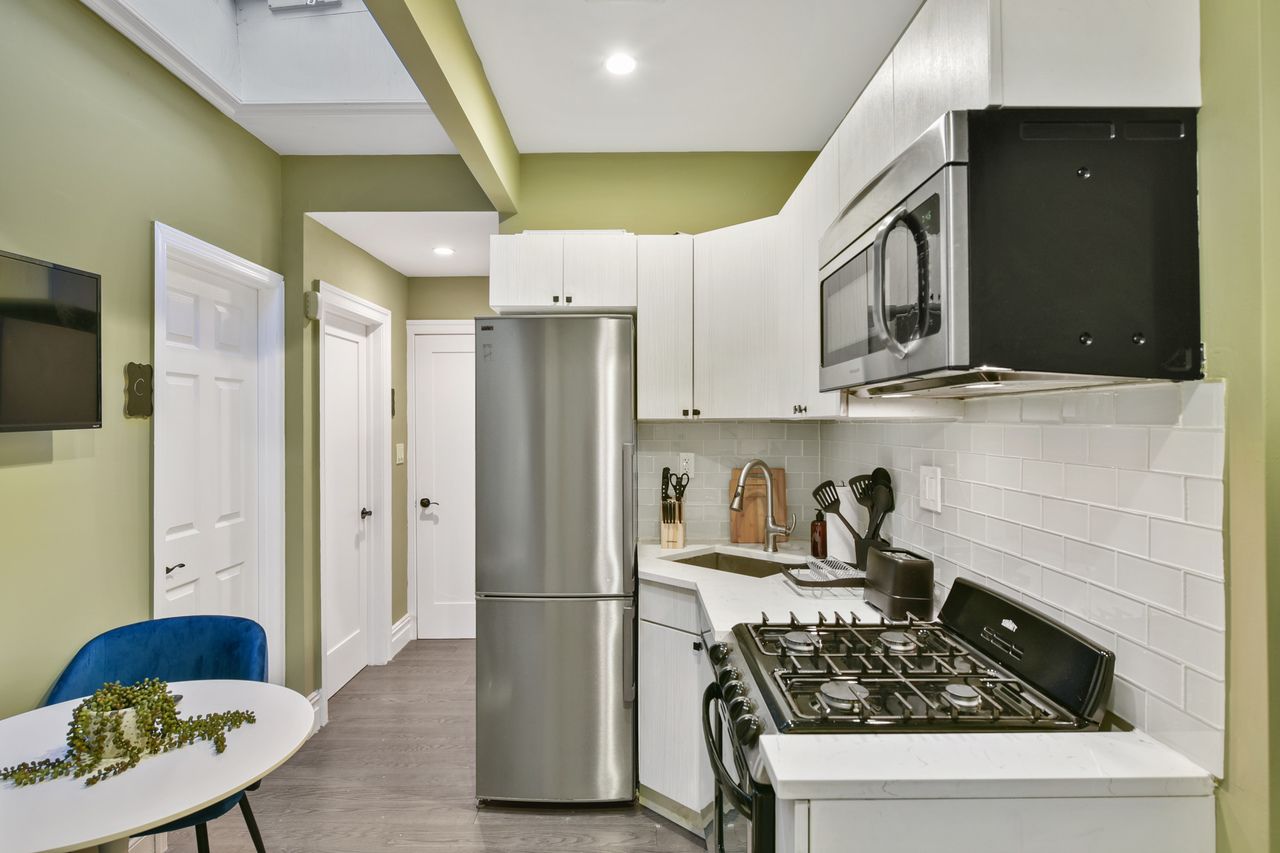 #559: East Village - Queen Bedroom A - #559: East Village - Gallery - 9