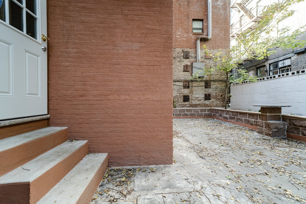  #252: Upper East Side - 1 Bedroom (Queen)  -  #252: Upper East Side  - Gallery -  7