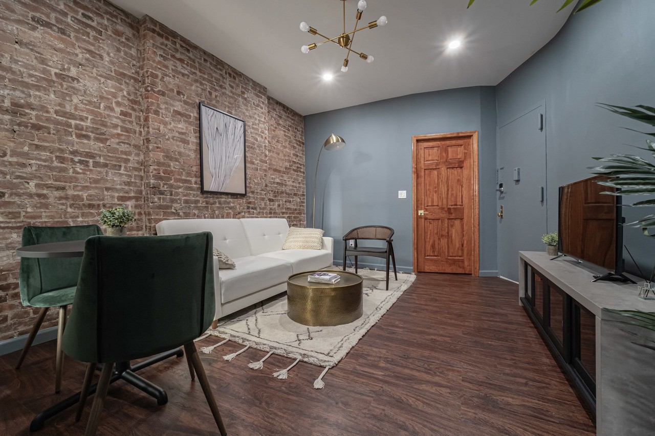  #252: Upper East Side - 1 Bedroom (Queen)  -  #252: Upper East Side  - Gallery -  2