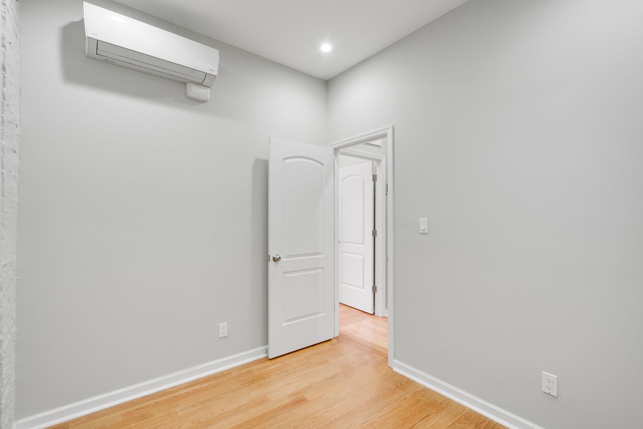#480: Upper East Side - Full Bedroom B - 4