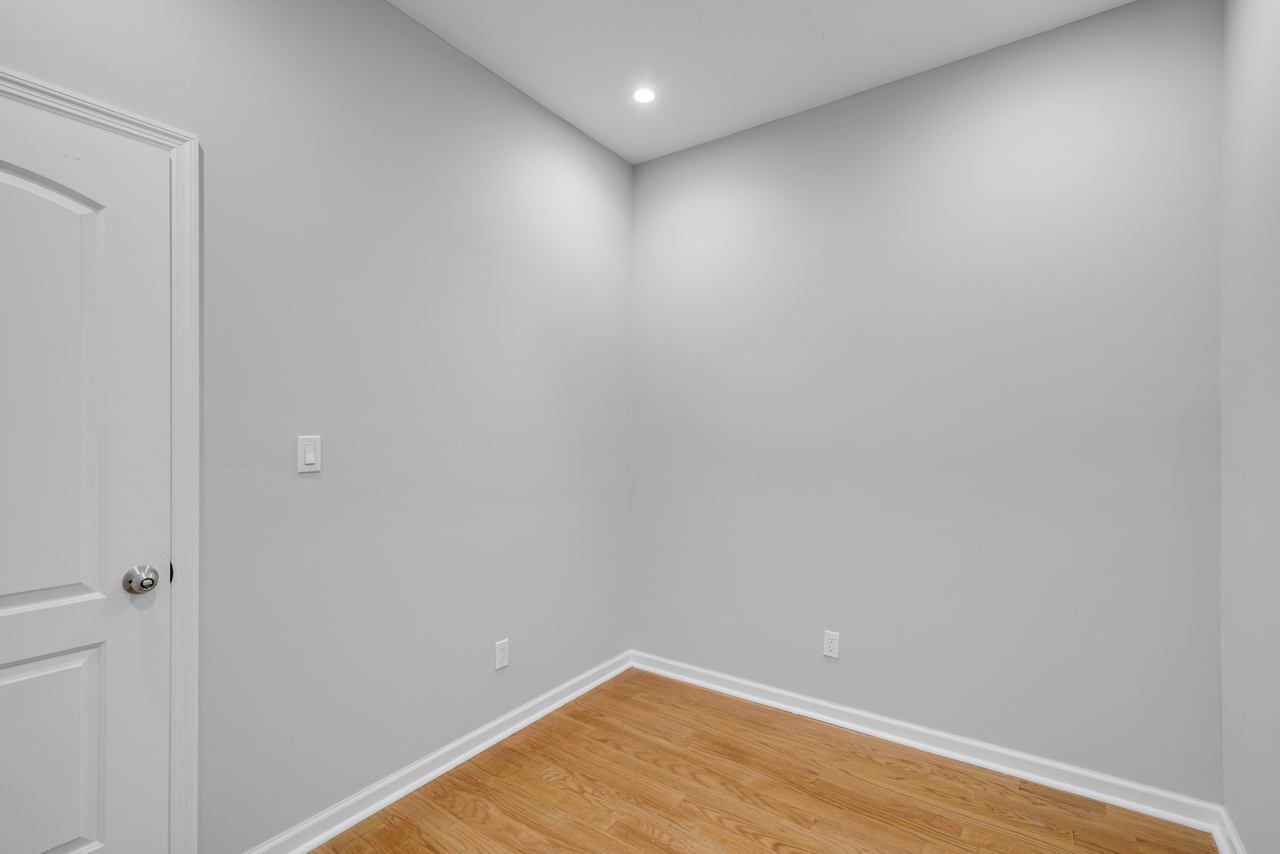 #480: Upper East Side - Full Bedroom B - 5