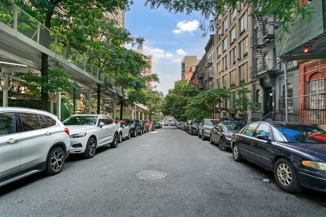 #480: Upper East Side - Full Bedroom A - 6