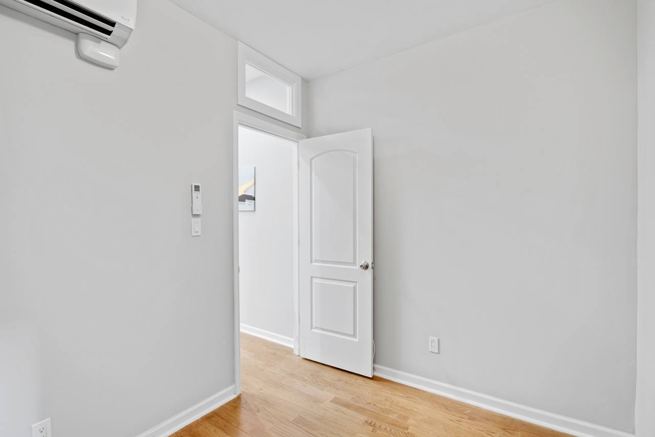 #480: Upper East Side - Full Bedroom A - 14