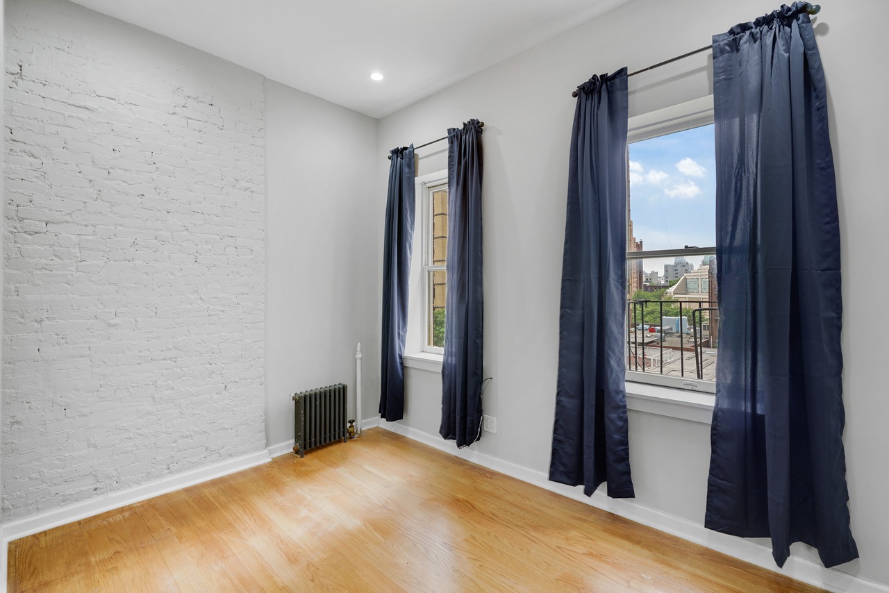#480: Upper East Side - Queen Bedroom C - 4