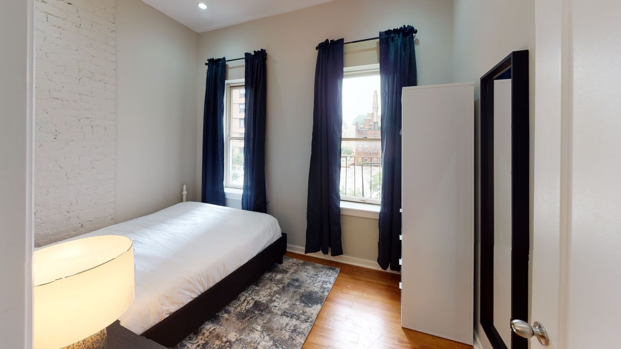 #480: Upper East Side - Queen Bedroom C - 3