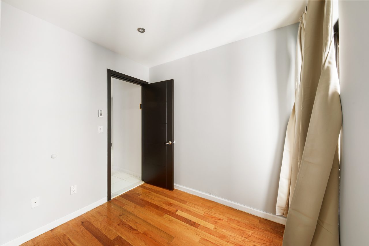 #761: Upper West Side - Twin Bedroom B - #761: Upper West Side - Gallery - 4