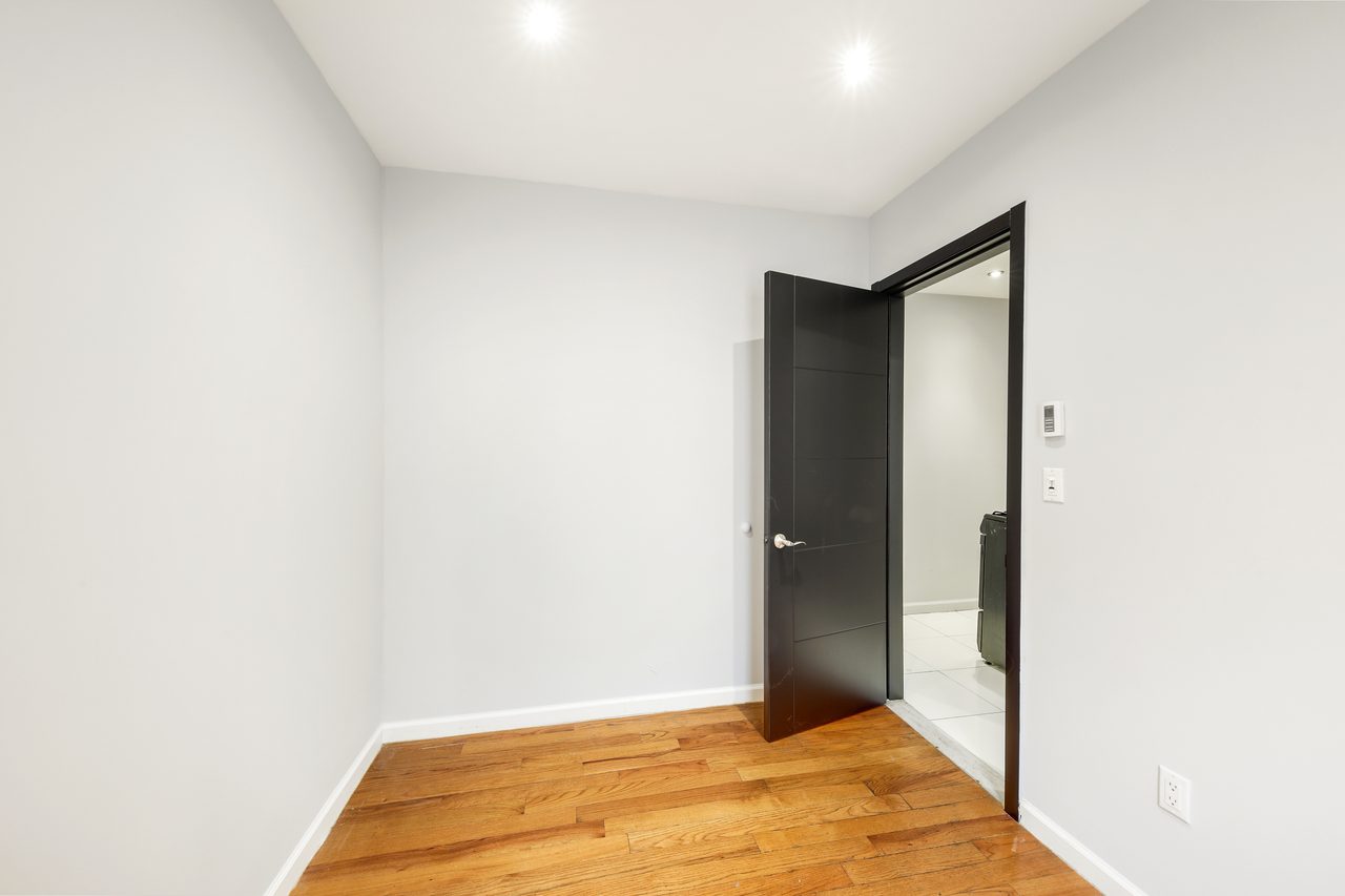 #761: Upper West Side - Twin Bedroom D - #761: Upper West Side - Gallery - 5