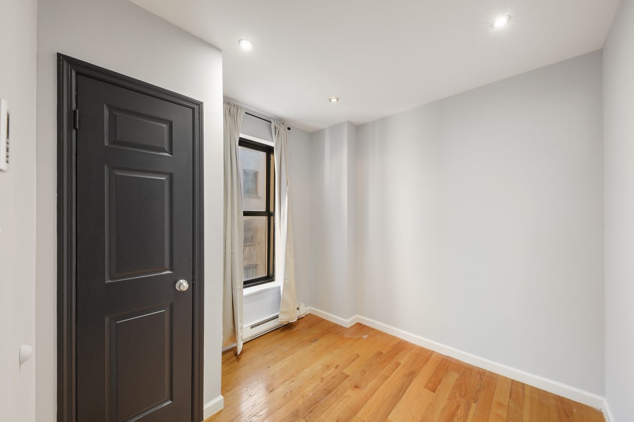 #761: Upper West Side - Twin Bedroom D - #761: Upper West Side - Gallery - 3