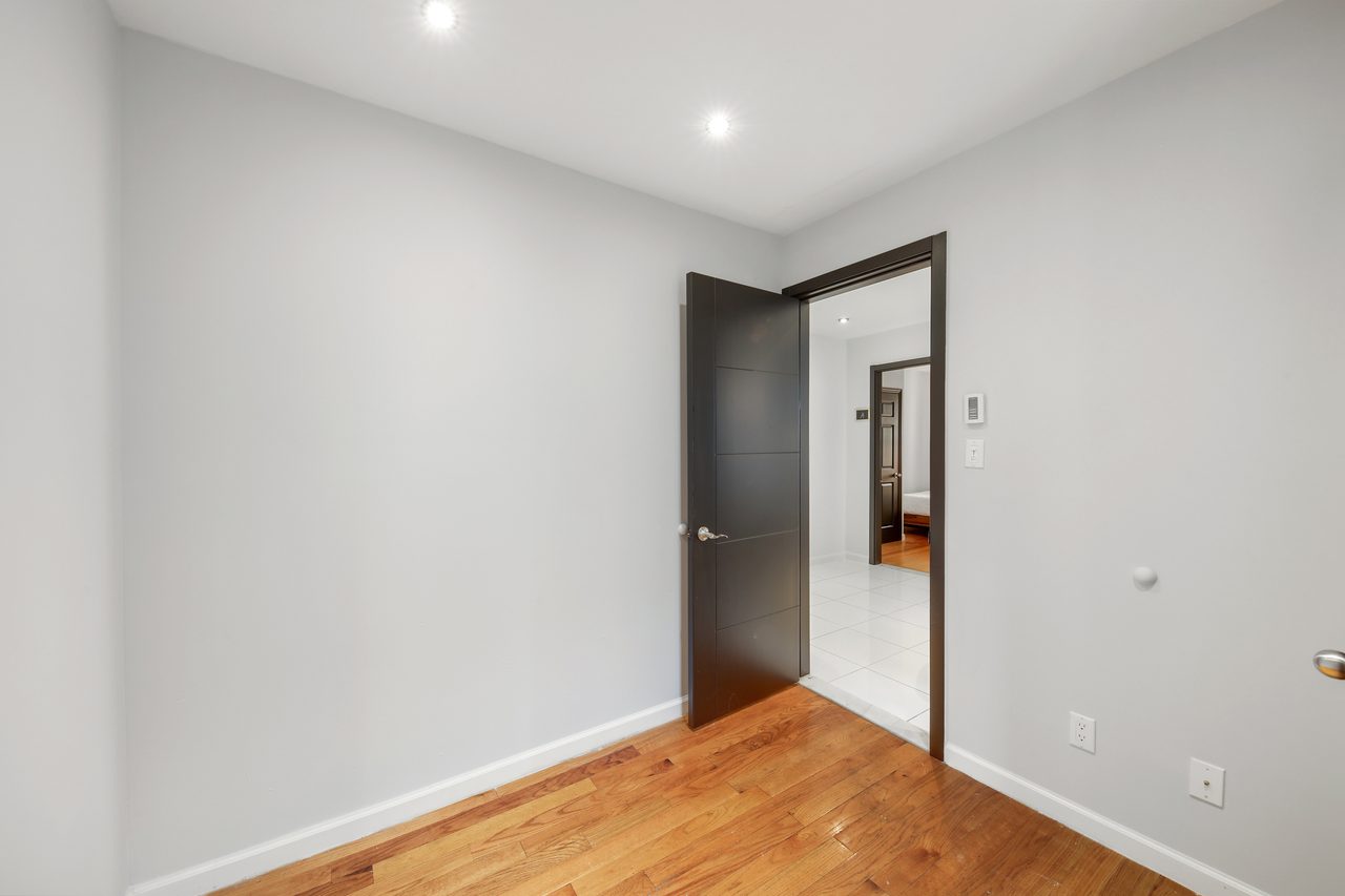 #761: Upper West Side - Twin Bedroom C - #761: Upper West Side - Gallery - 5