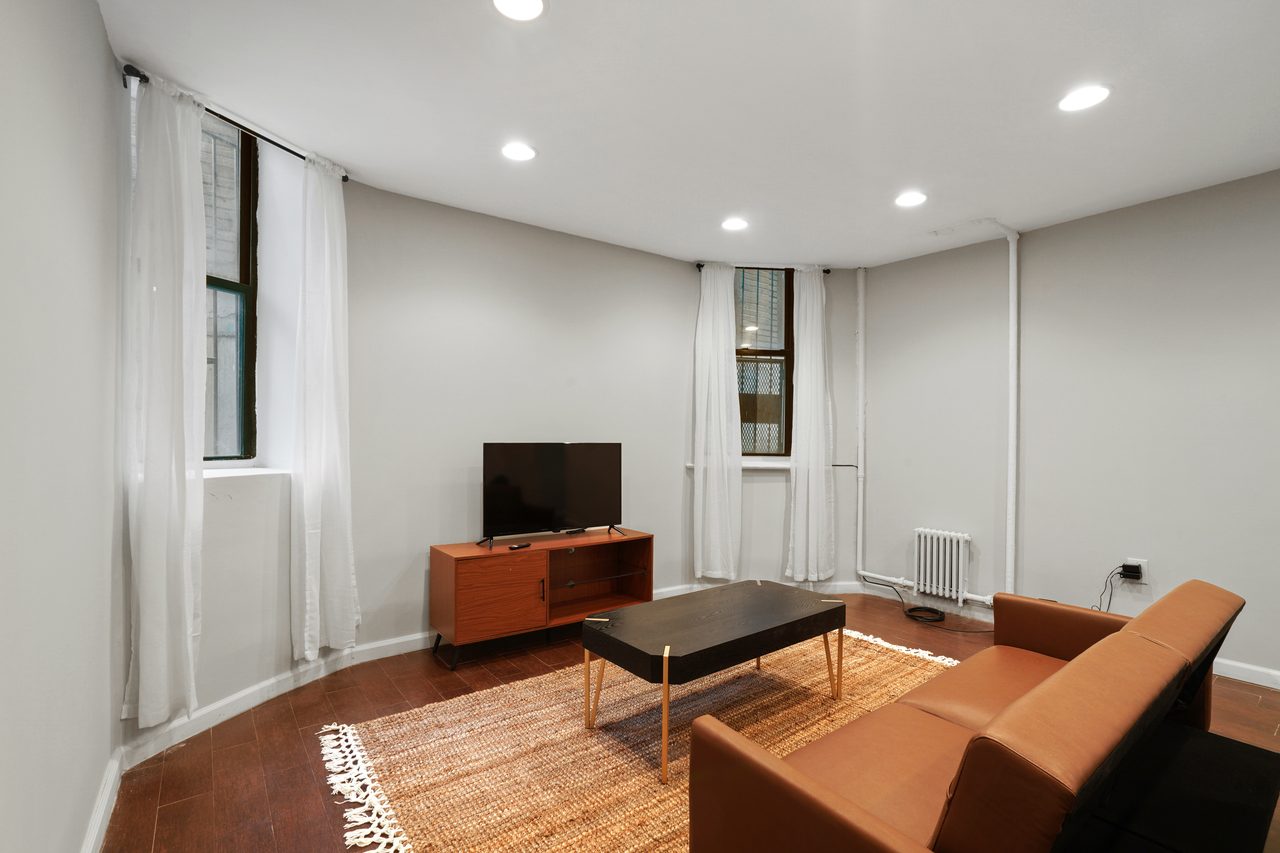 #889: West Harlem - Queen Bedroom A - #889: West Harlem - Gallery - 10