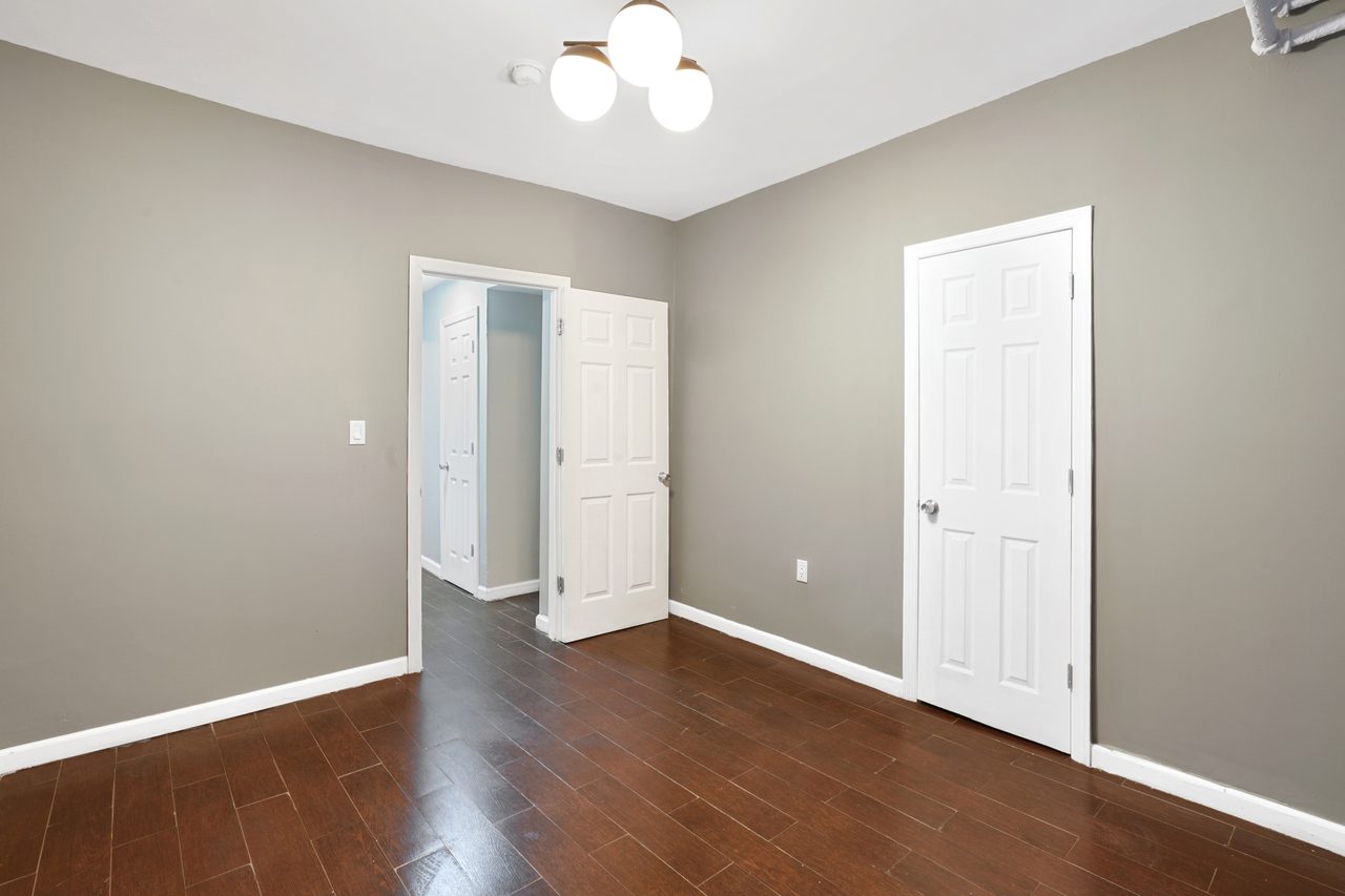  #889: West Harlem - Queen Bedroom A  -  #889: West Harlem  - Gallery -  11