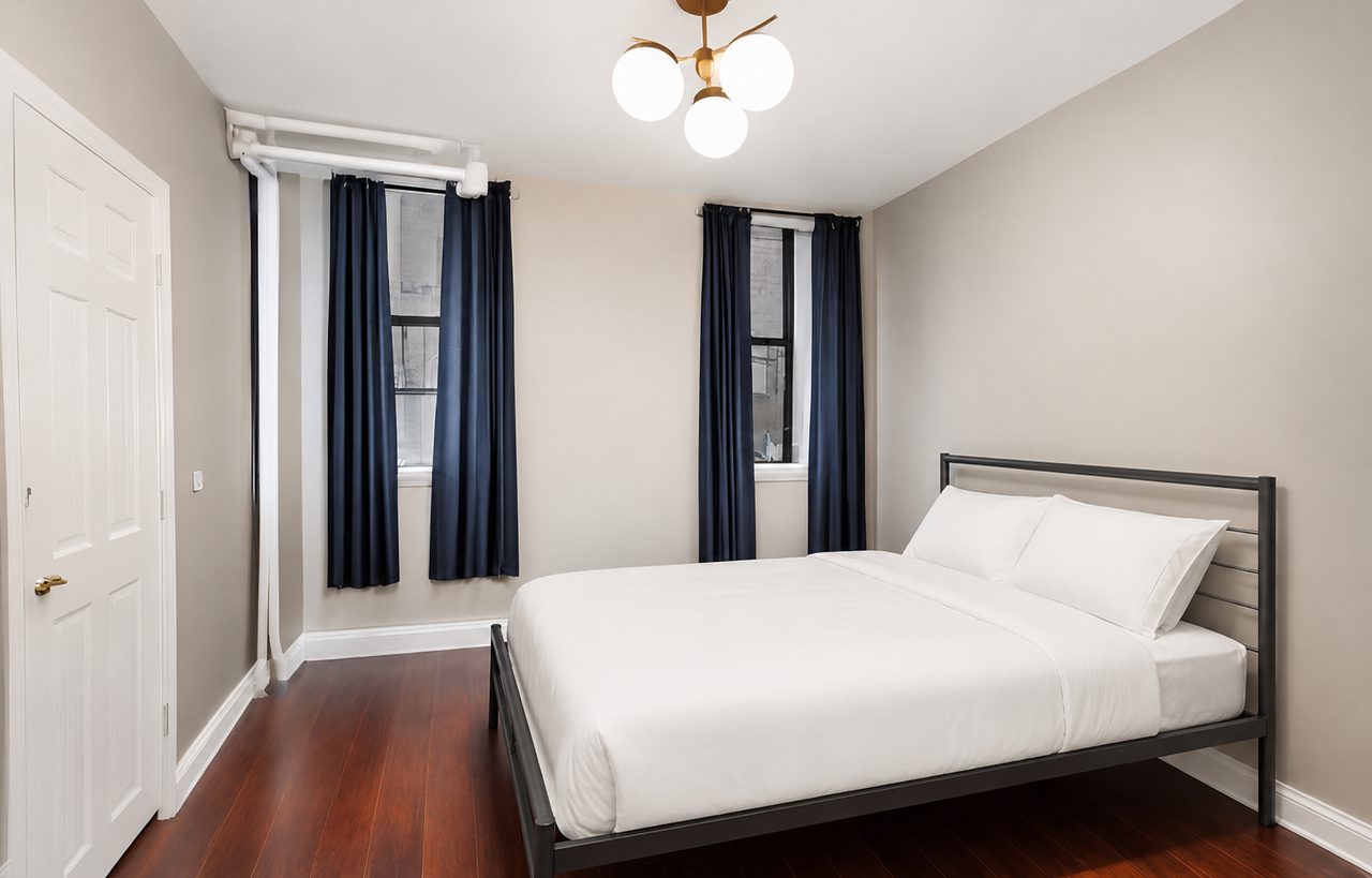 #889: West Harlem - Queen Bedroom A - 2