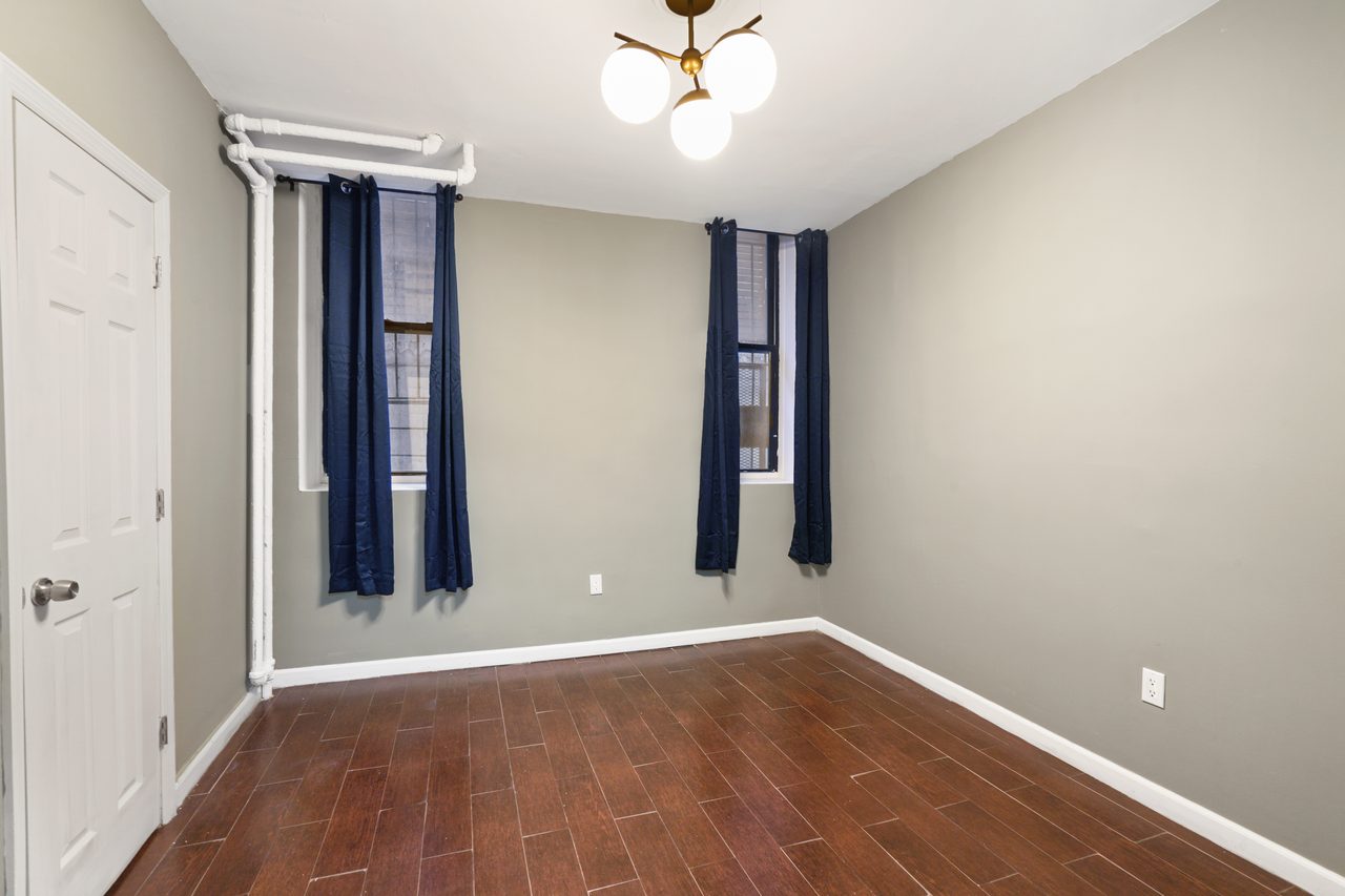 #889: West Harlem - Queen Bedroom A - #889: West Harlem - Gallery - 13