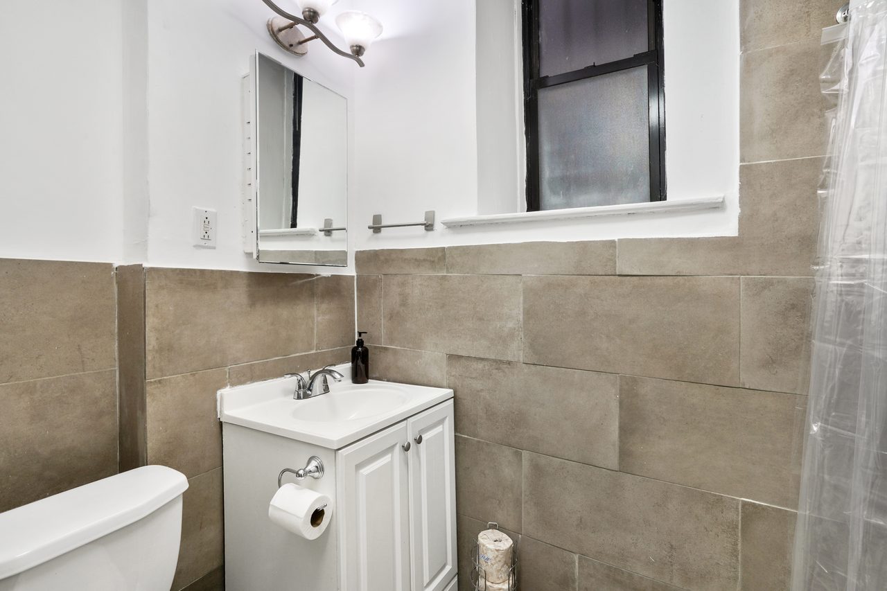 #889: West Harlem - Full Bedroom B - #889: West Harlem - Gallery - 4