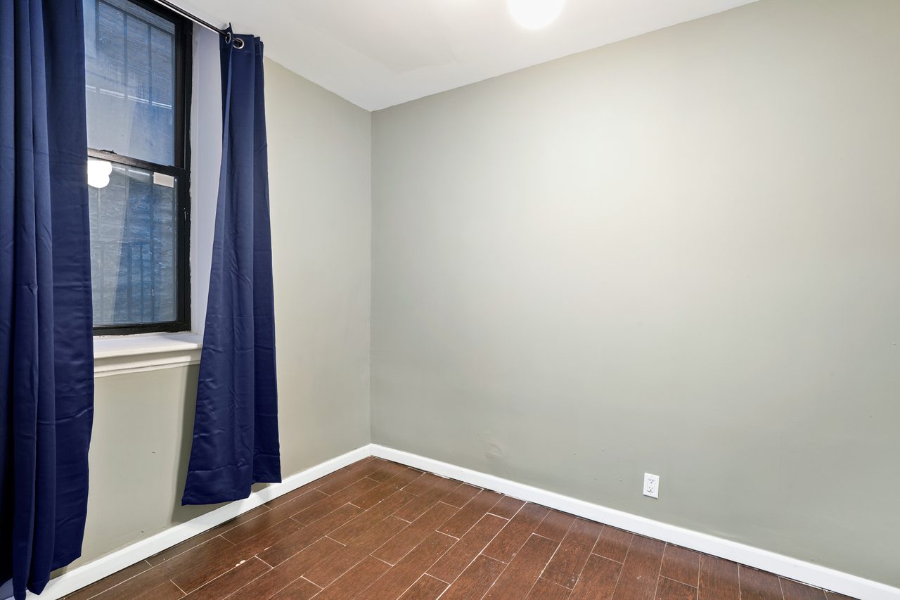 #889: West Harlem - Full Bedroom B - #889: West Harlem - Gallery - 13