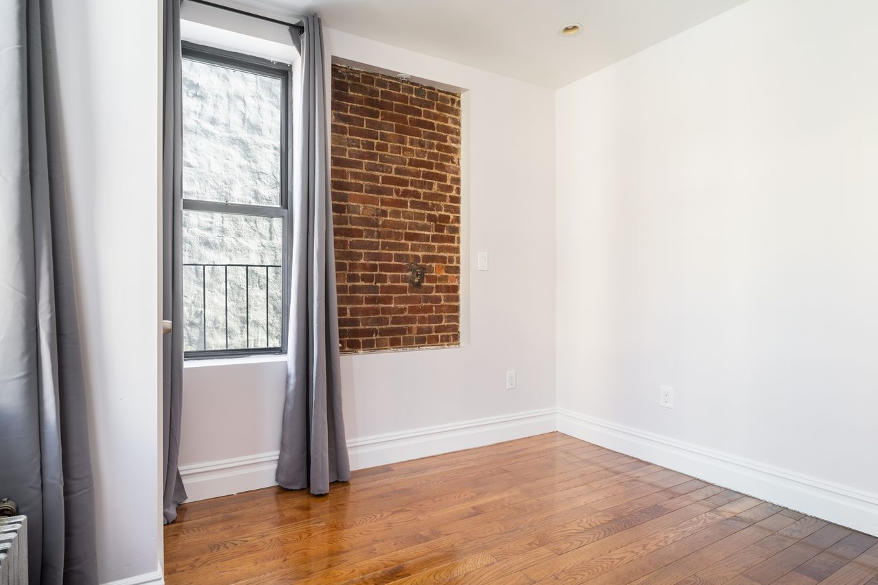  #974: East Village - 1 Bedroom (Full)  -  #974: East Village  - Gallery -  7