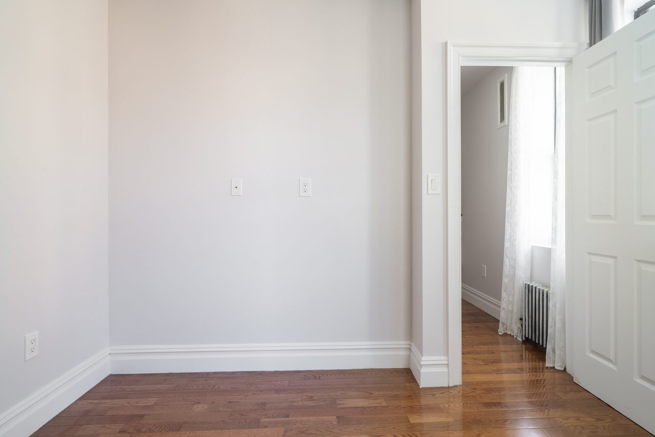  #974: East Village - 1 Bedroom (Full)  -  #974: East Village  - Gallery -  3