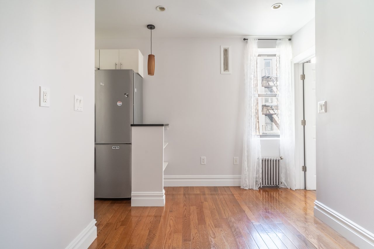  #974: East Village - 1 Bedroom (Full)  -  #974: East Village  - Gallery -  24
