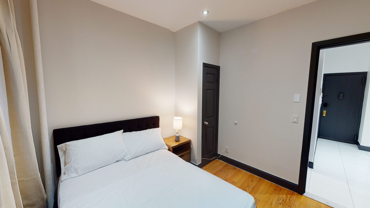 #756: Upper West Side - Queen Bedroom B - 10