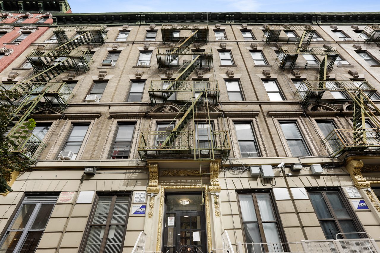 #756: Upper West Side - Queen Bedroom B - 2