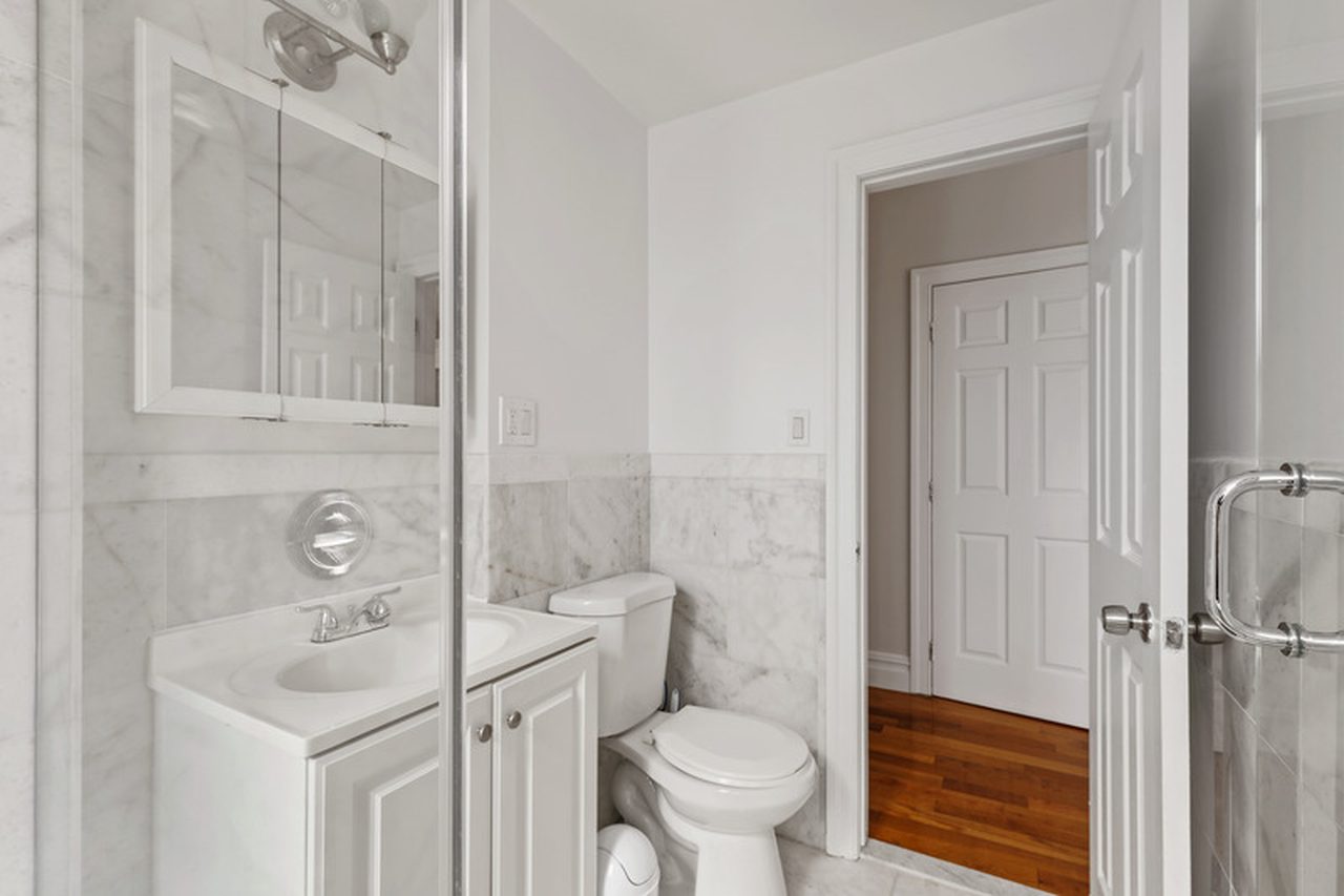  #704: East Harlem - Queen Bedroom B  -  #704: East Harlem  - Gallery -  13