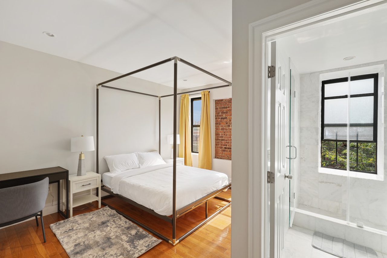  #704: East Harlem - Queen Bedroom A W/Private Bathroom  -  #704: East Harlem  - Gallery -  11