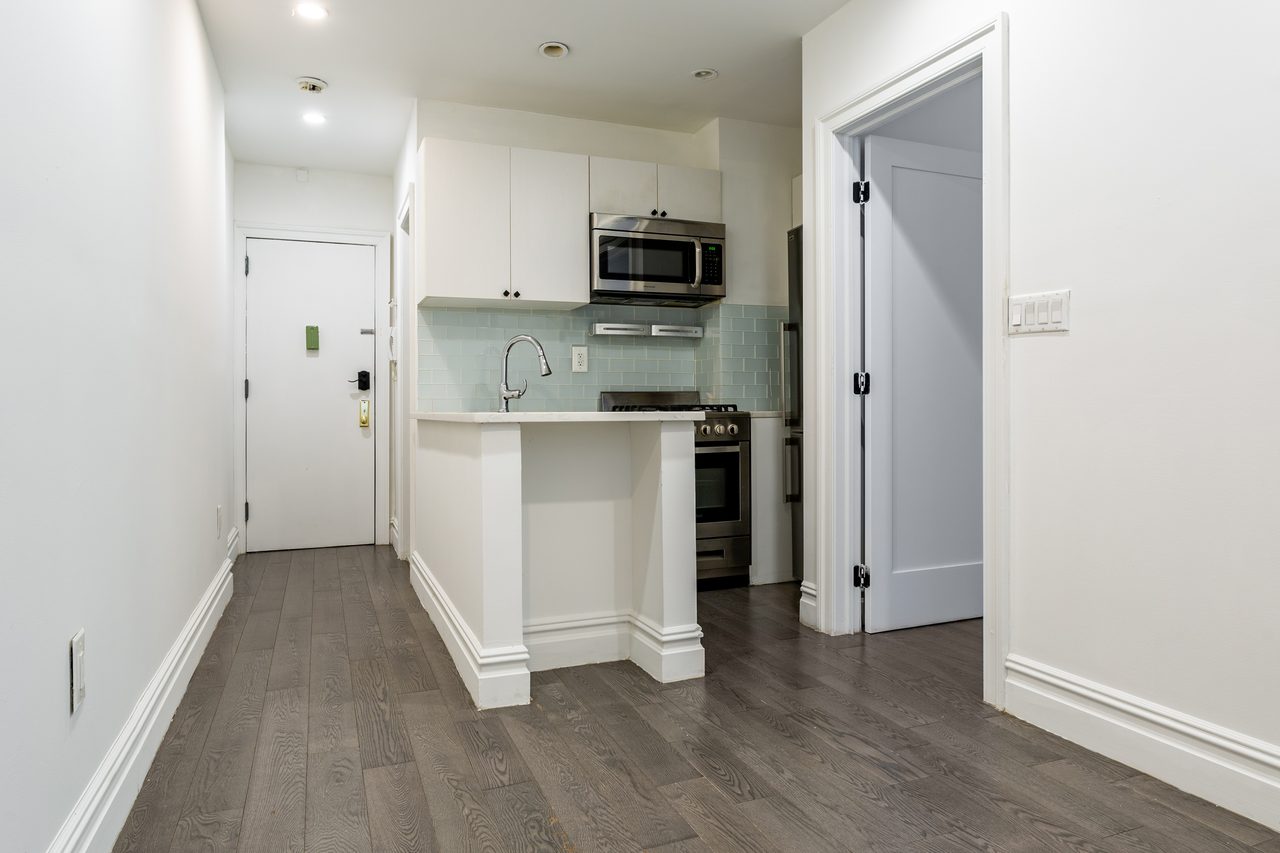 #684: East Village - 1 Bedroom (Full) - 10