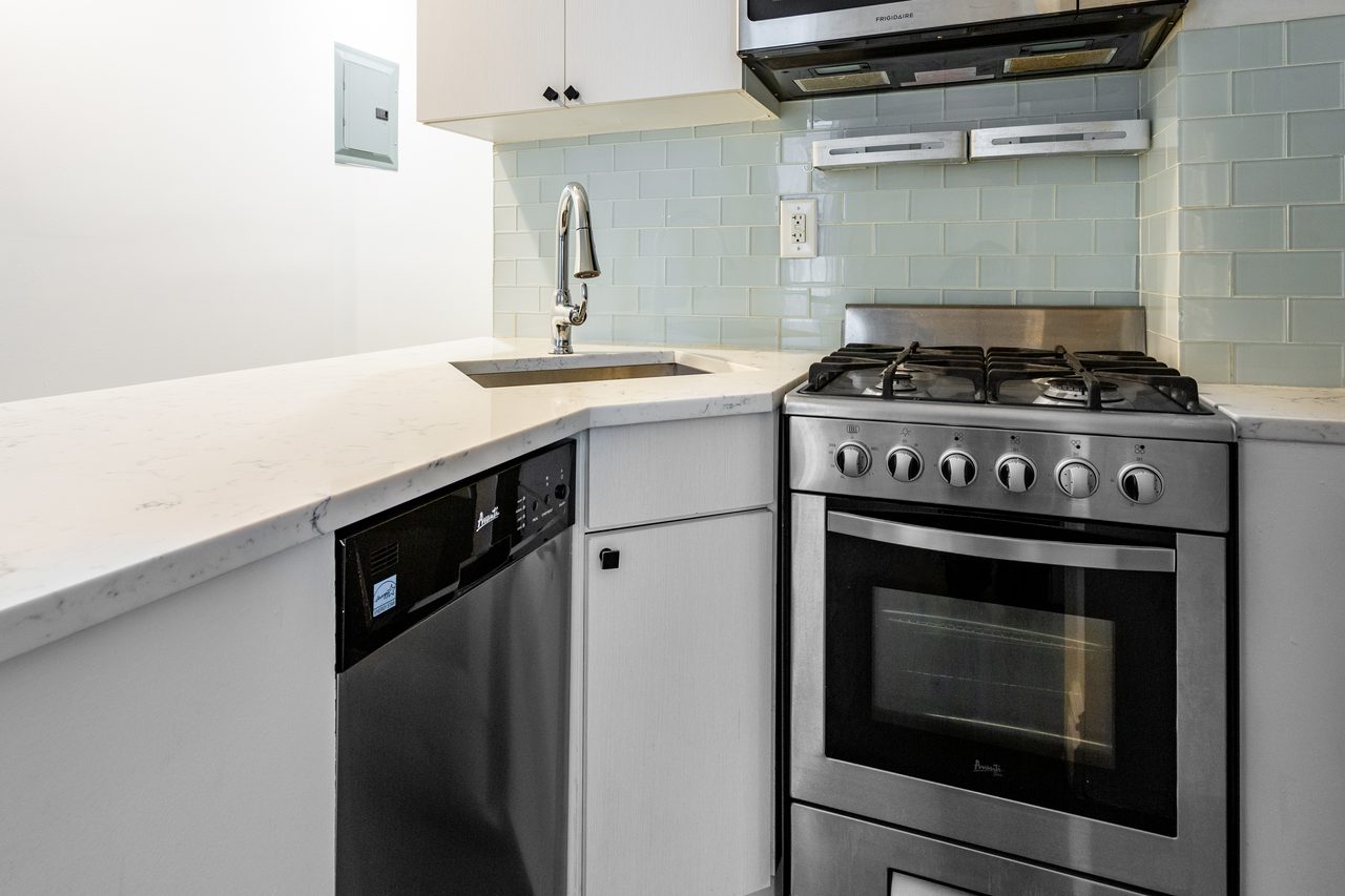 #684: East Village - 1 Bedroom (Full) - #684: East Village - Gallery - 5