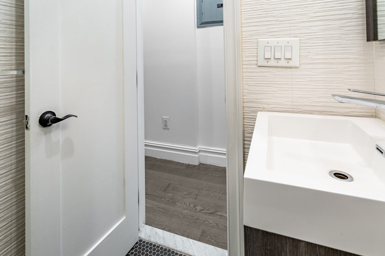 #684: East Village - 1 Bedroom (Full) - 4