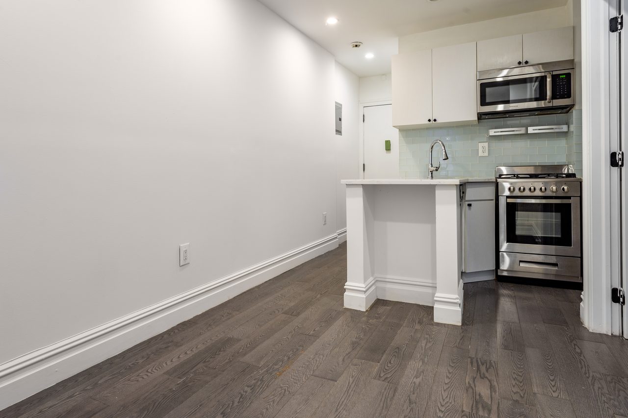 #684: East Village - 1 Bedroom (Full) - #684: East Village - Gallery - 4