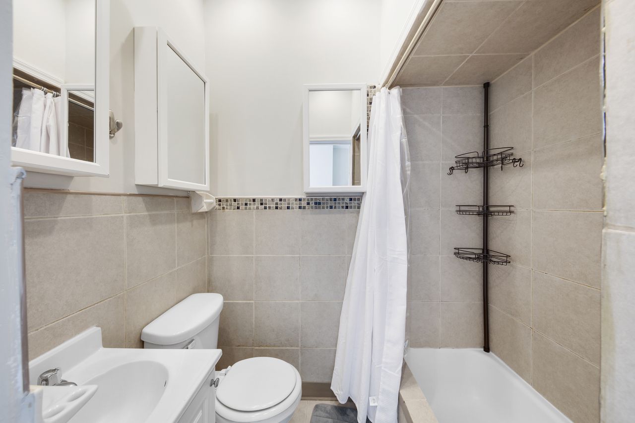  #586: Sunset Park - Full Bedroom E  -  #586: Sunset Park  - Gallery -  6