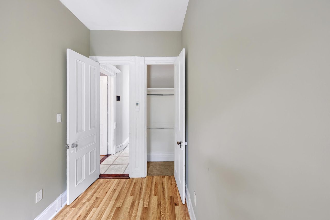  #586: Sunset Park - Full Bedroom D  -  #586: Sunset Park  - Gallery -  14