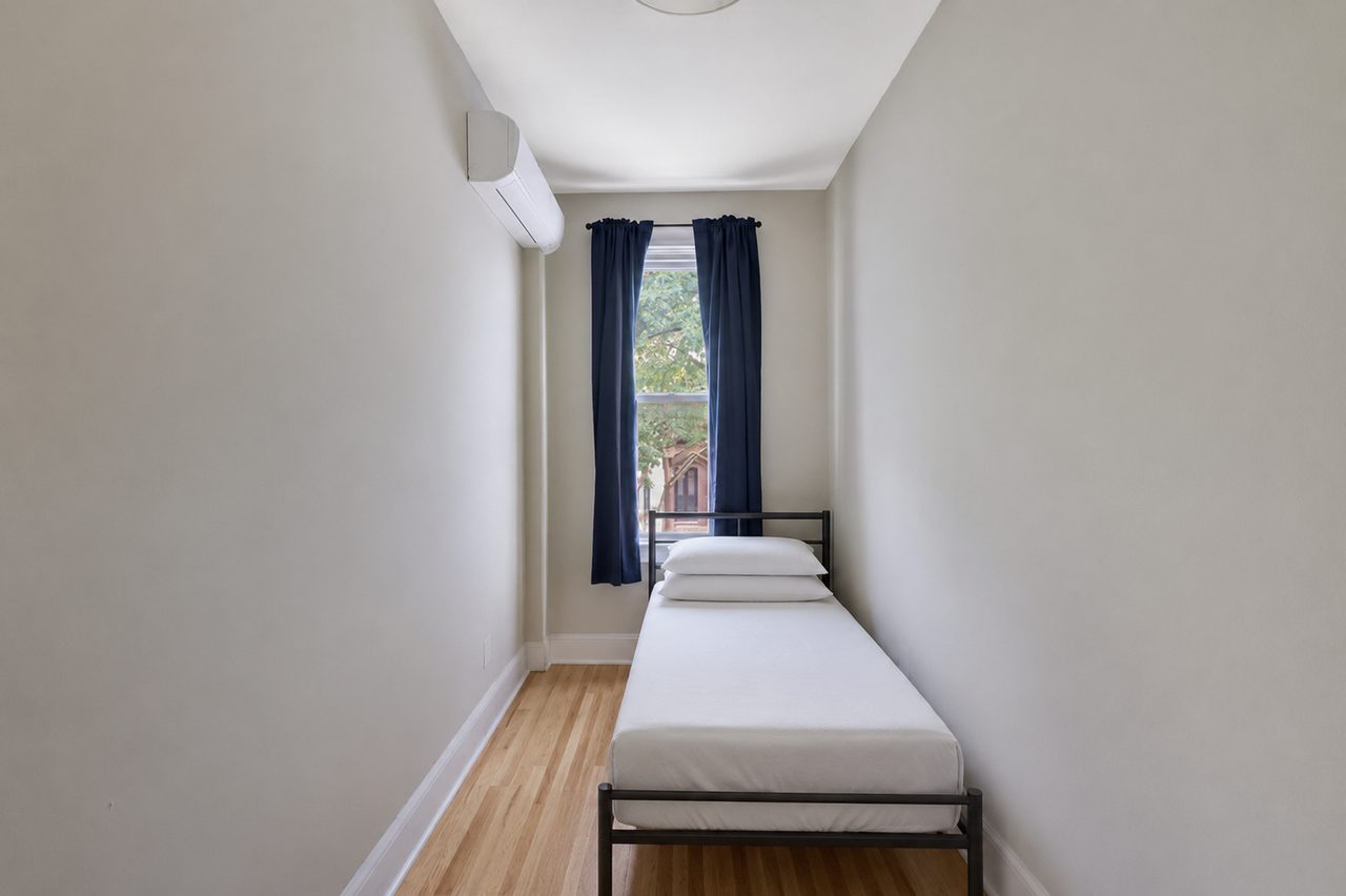 #586: Sunset Park - Full Bedroom D - 1
