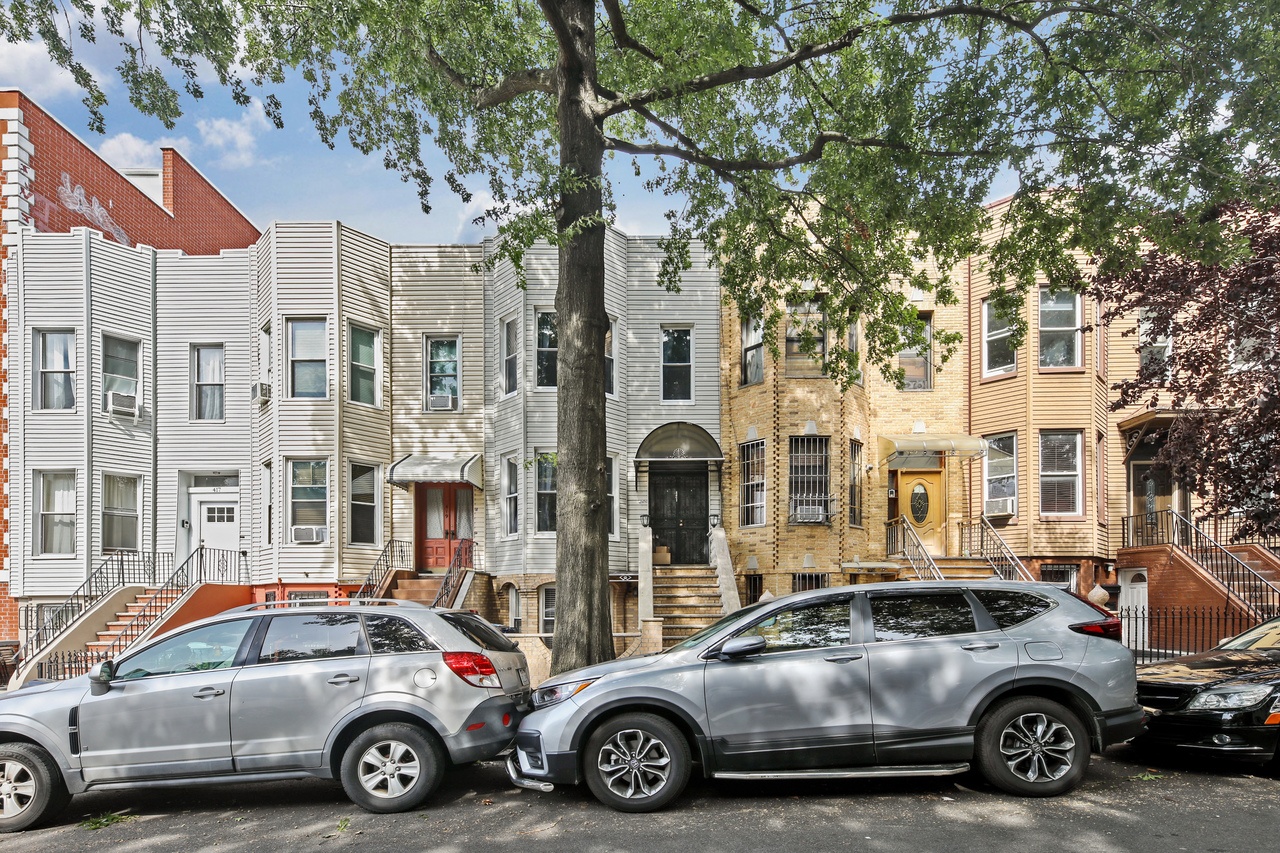  #586: Sunset Park - Full Bedroom D  -  #586: Sunset Park  - Gallery -  2