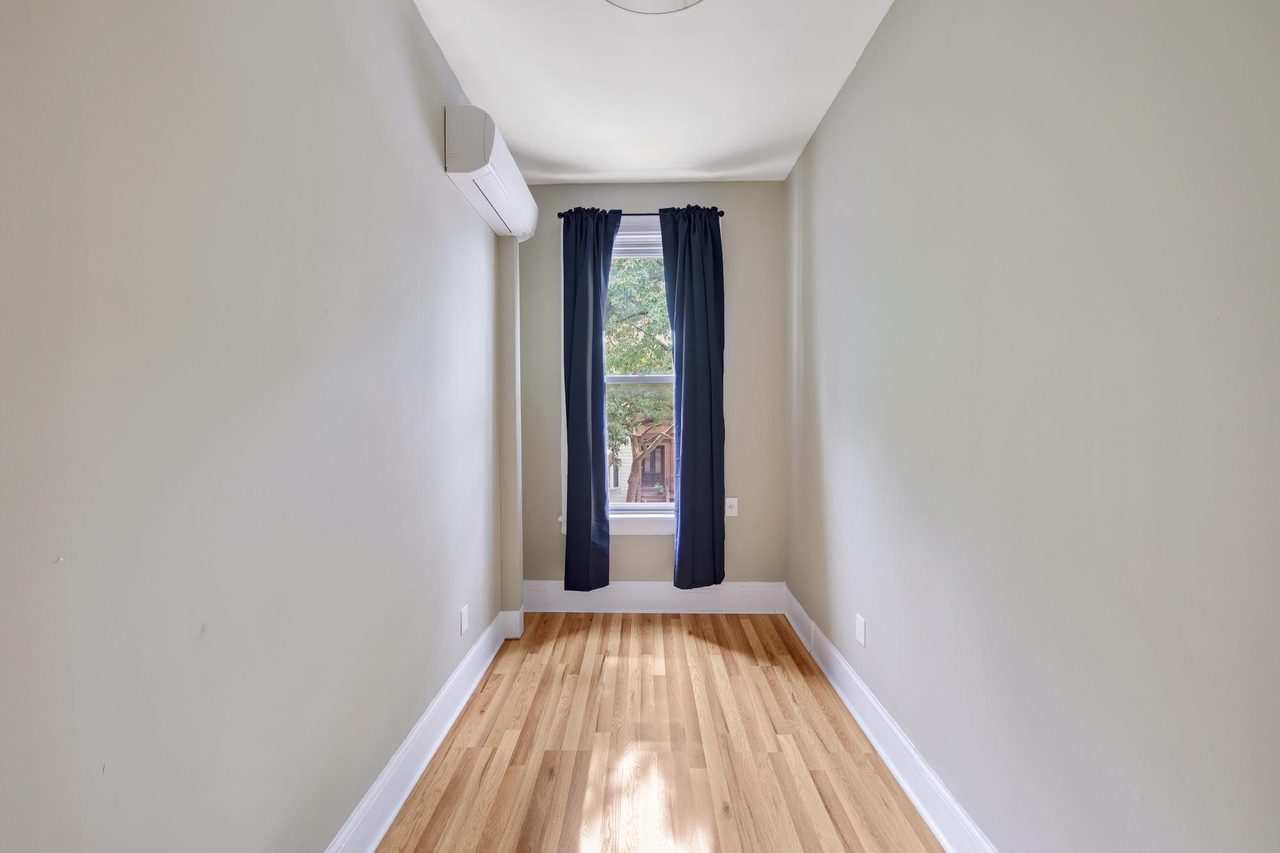 #586: Sunset Park - Full Bedroom D - #586: Sunset Park - Gallery - 1