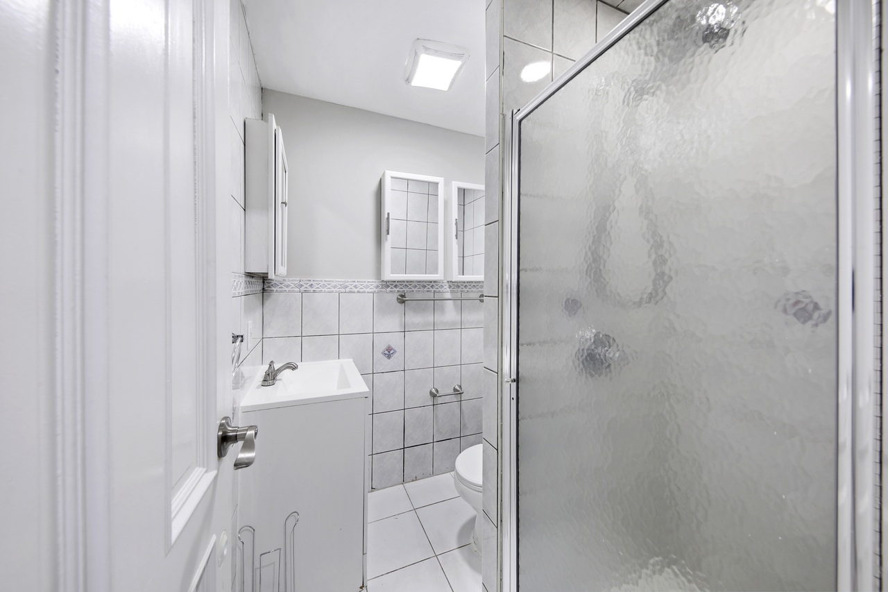 #586: Sunset Park - Full Bedroom A - #586: Sunset Park - Gallery - 6