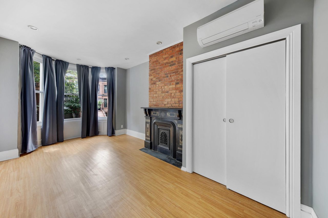  #586: Sunset Park - Full Bedroom A  -  #586: Sunset Park  - Gallery -  15