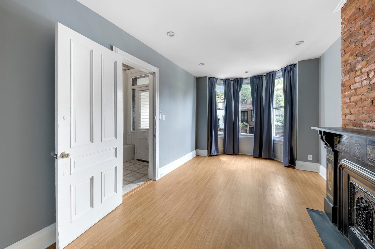  #586: Sunset Park - Full Bedroom A  -  #586: Sunset Park  - Gallery -  14