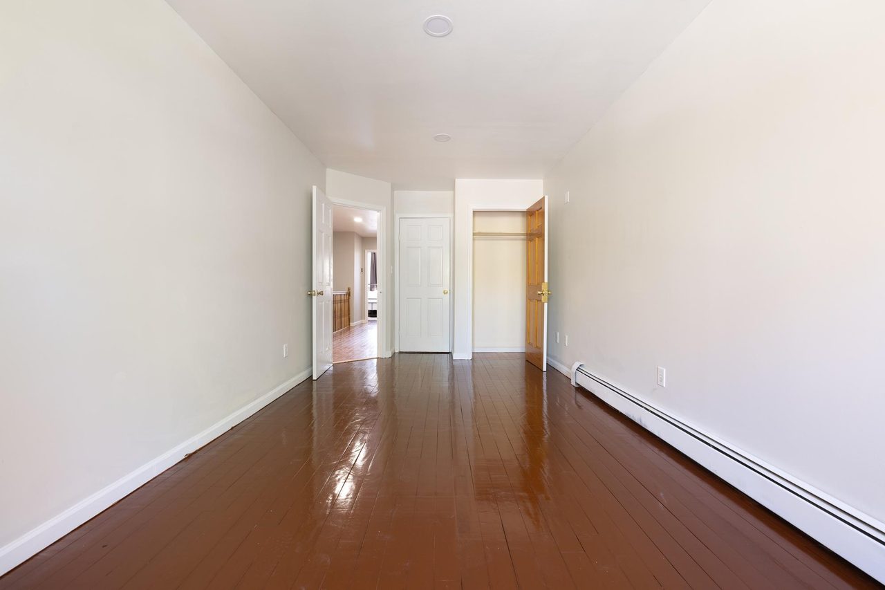  #1078: Fort Greene - Full Bedroom B W/ Private Bathroom  -  #1078: Fort Greene  - Gallery -  20