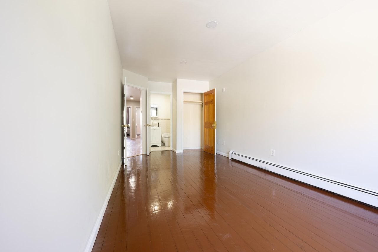  #1078: Fort Greene - Full Bedroom B W/ Private Bathroom  -  #1078: Fort Greene  - Gallery -  19