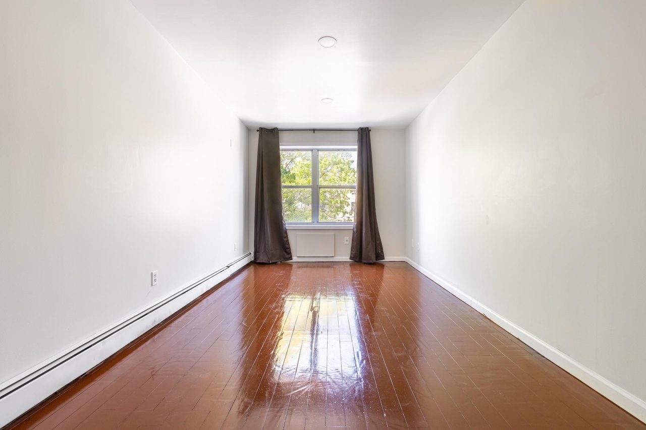  #1078: Fort Greene - Full Bedroom B W/ Private Bathroom  -  #1078: Fort Greene  - Gallery -  21