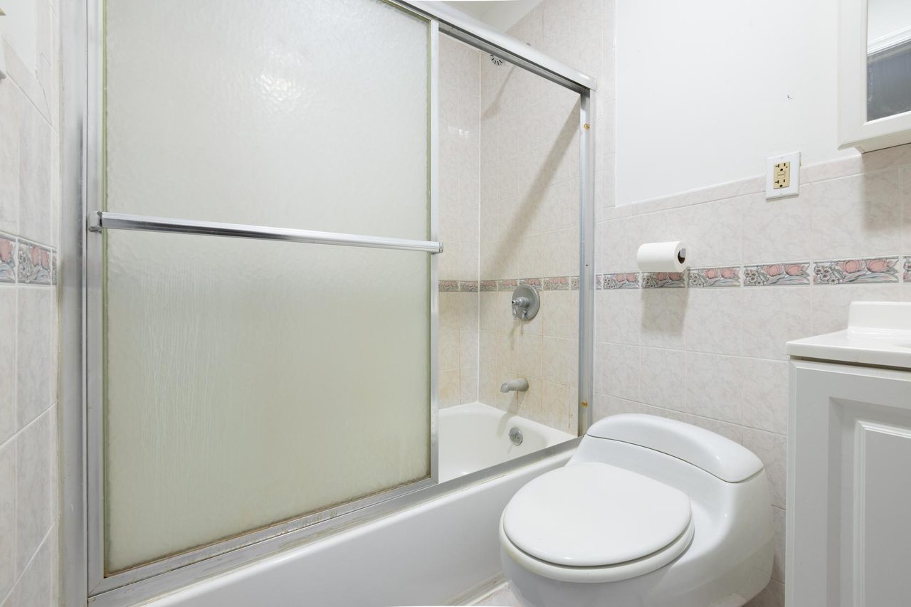  #1078: Fort Greene - Full Bedroom B W/ Private Bathroom  -  #1078: Fort Greene  - Gallery -  4