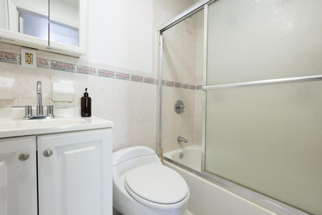  #1078: Fort Greene - Full Bedroom B W/ Private Bathroom  -  #1078: Fort Greene  - Gallery -  17