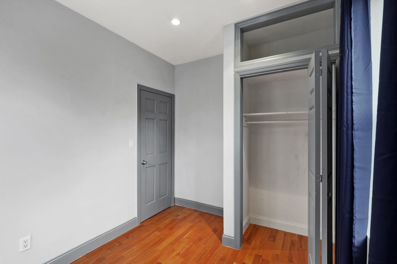 #554: East Village - 1 Bedroom (Queen) - 3