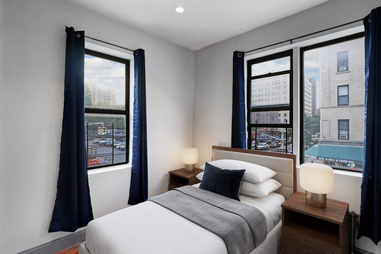 #554: East Village - 1 Bedroom (Queen) - 1