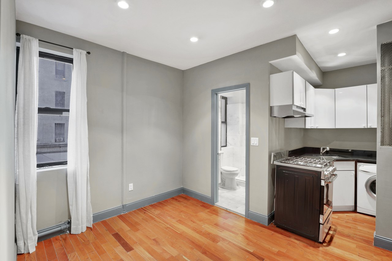#554: East Village - 1 Bedroom (Queen) - 13