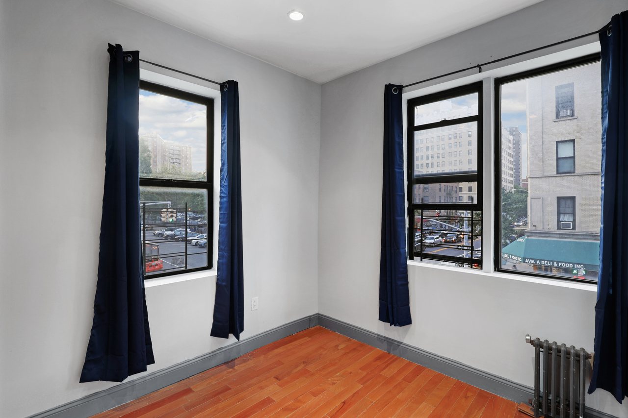 #554: East Village - 1 Bedroom (Queen) - 5
